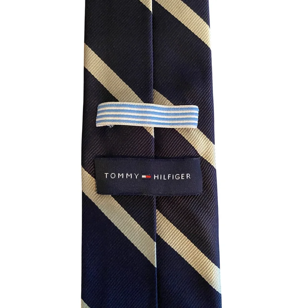 Tommy Hilfiger Mens Navy Blue White Striped 100% Silk Necktie Classic Preppy Tie